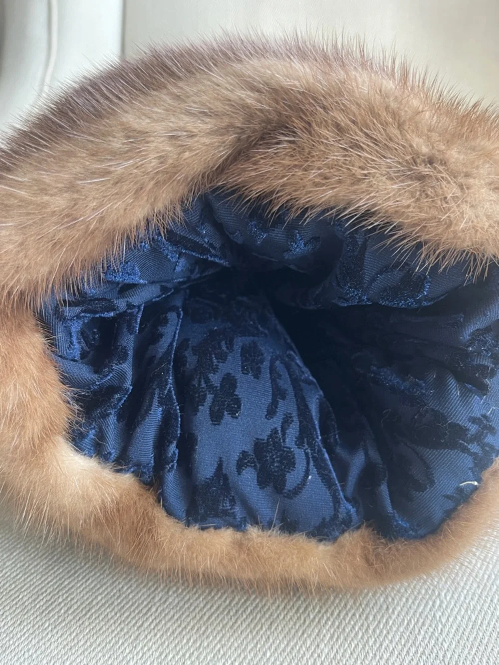 VINTAGE | Genuine Mink Fur Muff Hand Warmer Navy Lining - Picture 3 of 6